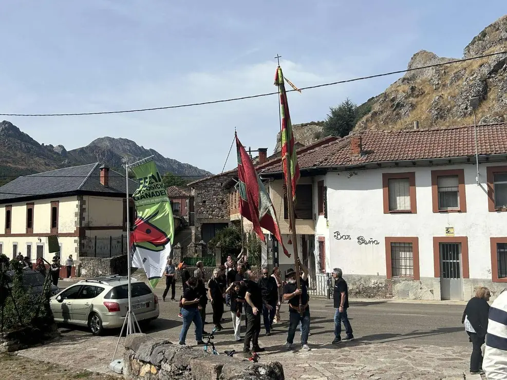 Vecinos y visitantes disfrutaron de la feria ganadera y los actos del Cristo de Valdelugueros 2025. Le&oacute;n 24 horas.