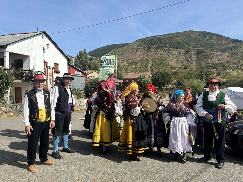 Vecinos y visitantes disfrutaron de la feria ganadera y los actos del Cristo de Valdelugueros 2025. Le&oacute;n 24 horas.