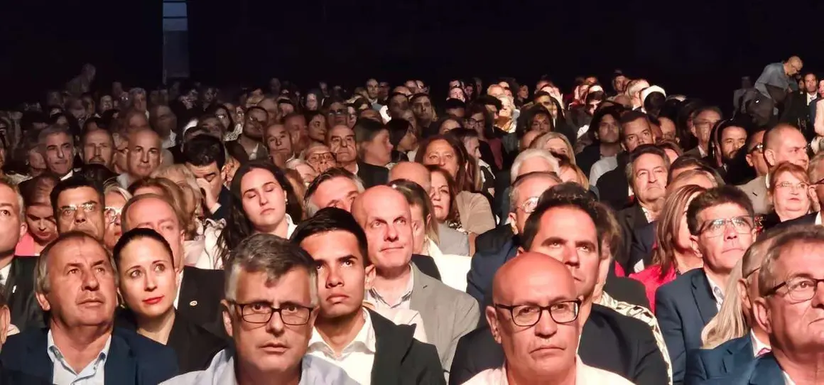 La Fundaci&oacute;n Caja Rural de Zamora celebr&oacute; su XXVIII edici&oacute;n de premios en un recinto abarrotado.
