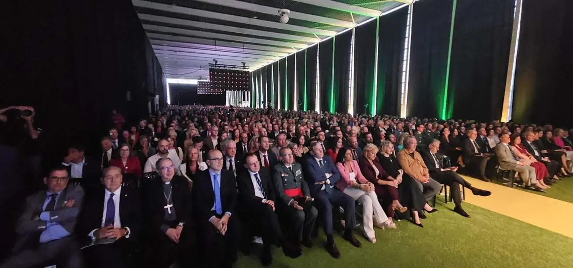 El acto cont&oacute; con la presencia de representantes institucionales, empresariales y sociales.