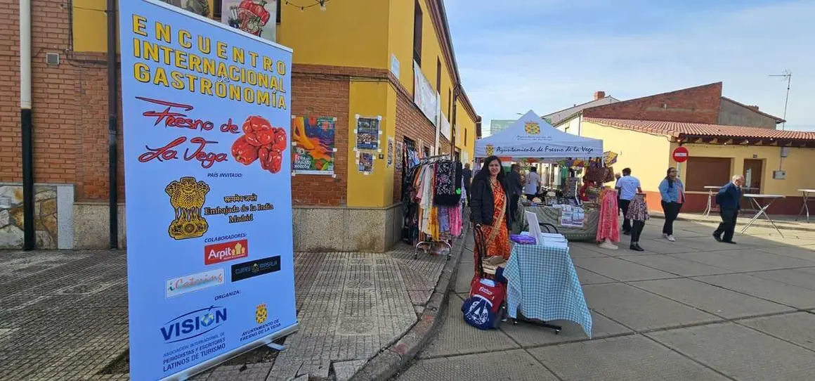 Ambiente en la 40&ordf; Feria del Pimiento Morr&oacute;n de Fresno de la Vega, donde los pimientos y la gastronom&iacute;a fueron protagonistas.