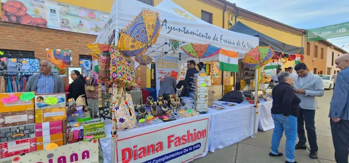 Ambiente en la 40&ordf; Feria del Pimiento Morr&oacute;n de Fresno de la Vega, donde los pimientos y la gastronom&iacute;a fueron protagonistas.