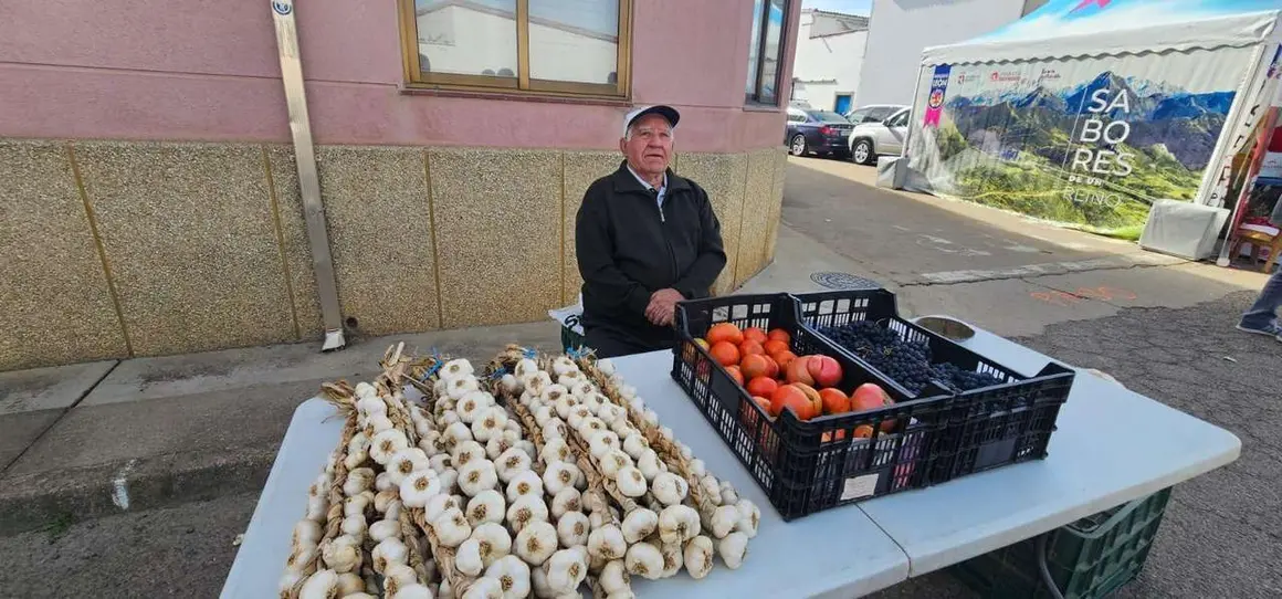 Ambiente en la 40&ordf; Feria del Pimiento Morr&oacute;n de Fresno de la Vega, donde los pimientos y la gastronom&iacute;a fueron protagonistas.
