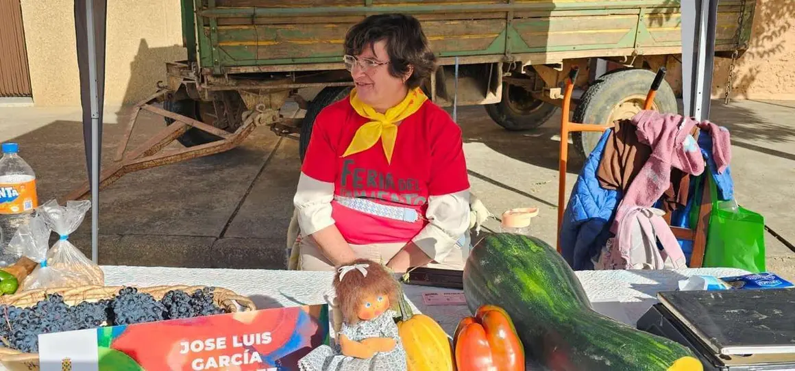 Ambiente en la 40&ordf; Feria del Pimiento Morr&oacute;n de Fresno de la Vega, donde los pimientos y la gastronom&iacute;a fueron protagonistas.
