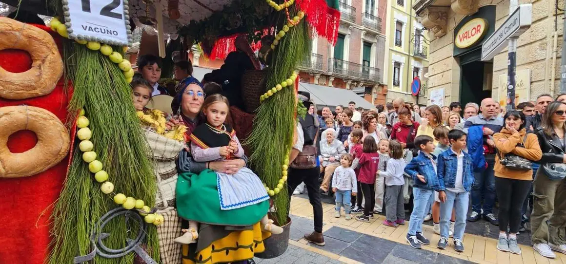 Im&aacute;genes de los carros engalanados durante la jornada festiva de San Froil&aacute;n 2025 en Le&oacute;n. / Le&oacute;n 24 Horas