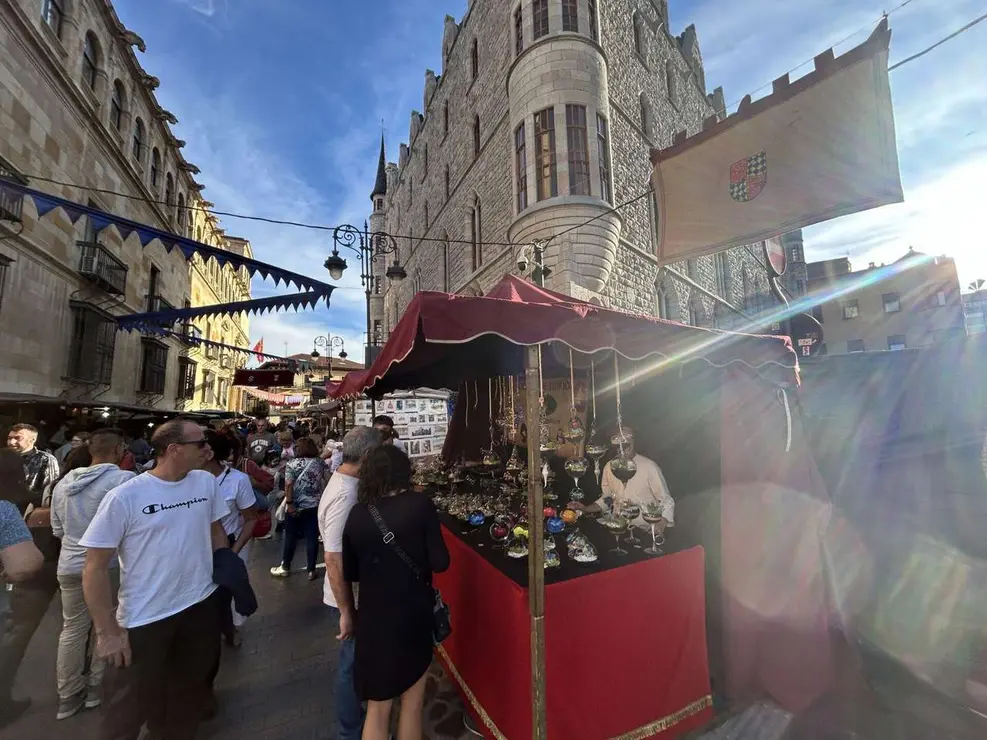 Mercado de las Tres Culturas en Le&oacute;n 2025