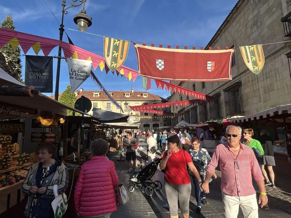 Mercado de las Tres Culturas en Le&oacute;n 2025