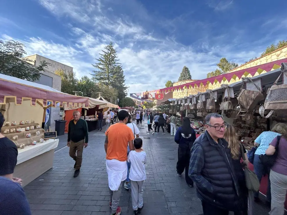 Mercado de las Tres Culturas en Le&oacute;n 2025