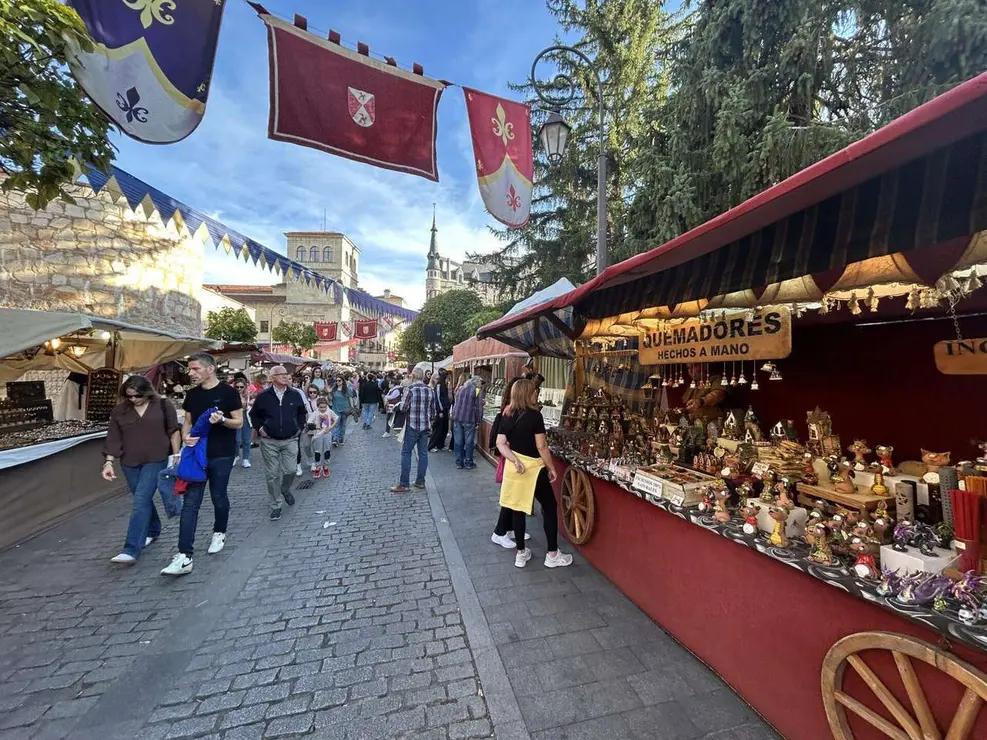Mercado de las Tres Culturas en Le&oacute;n 2025