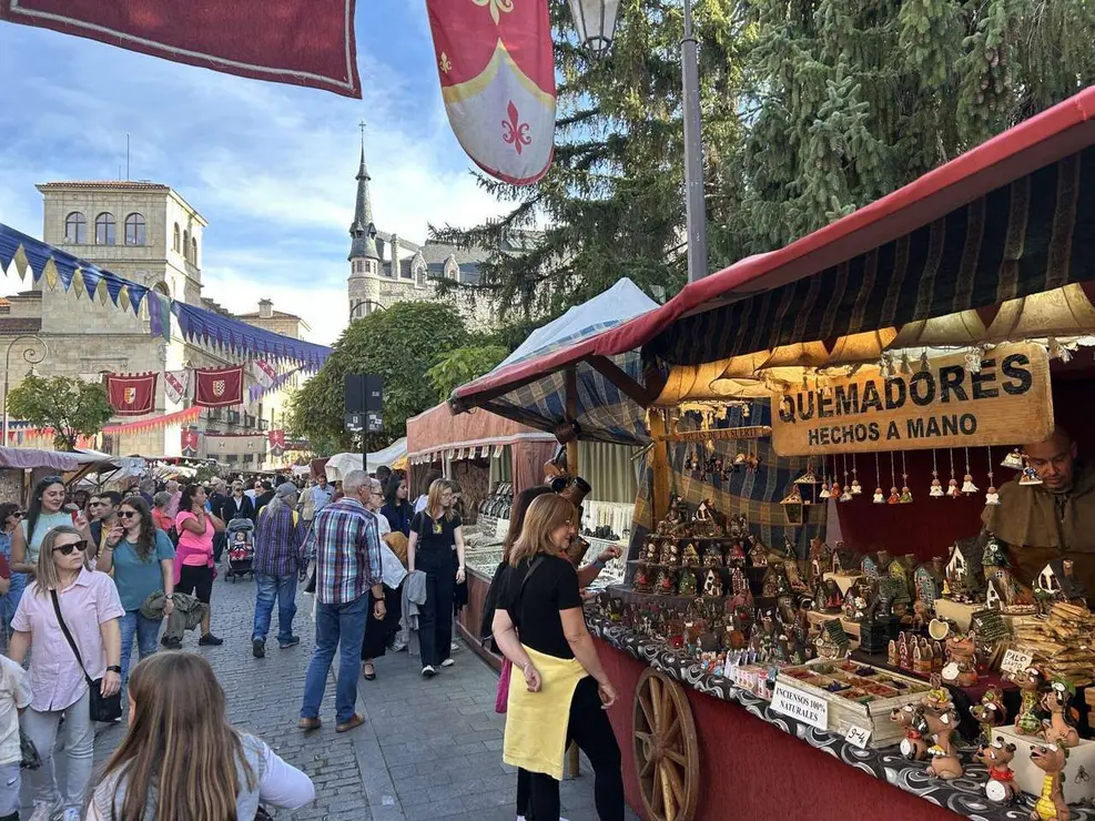 Mercado de las Tres Culturas en Le&oacute;n 2025