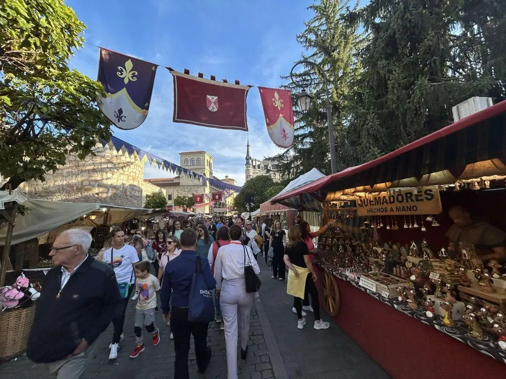 Mercado de las Tres Culturas en Le&oacute;n 2025
