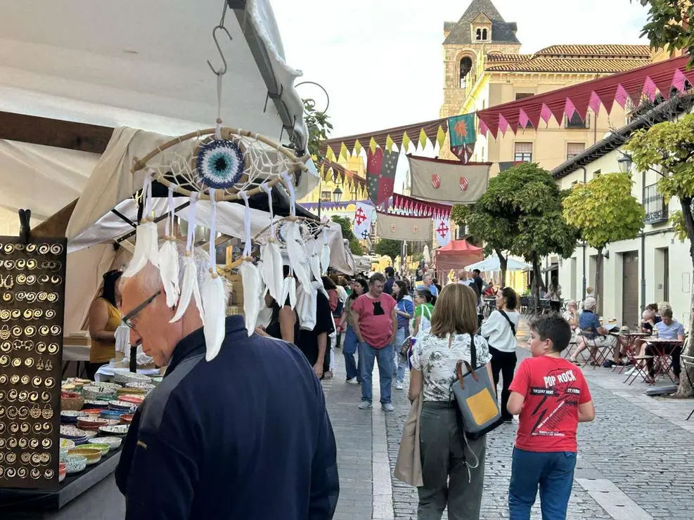 Mercado de las Tres Culturas en Le&oacute;n 2025