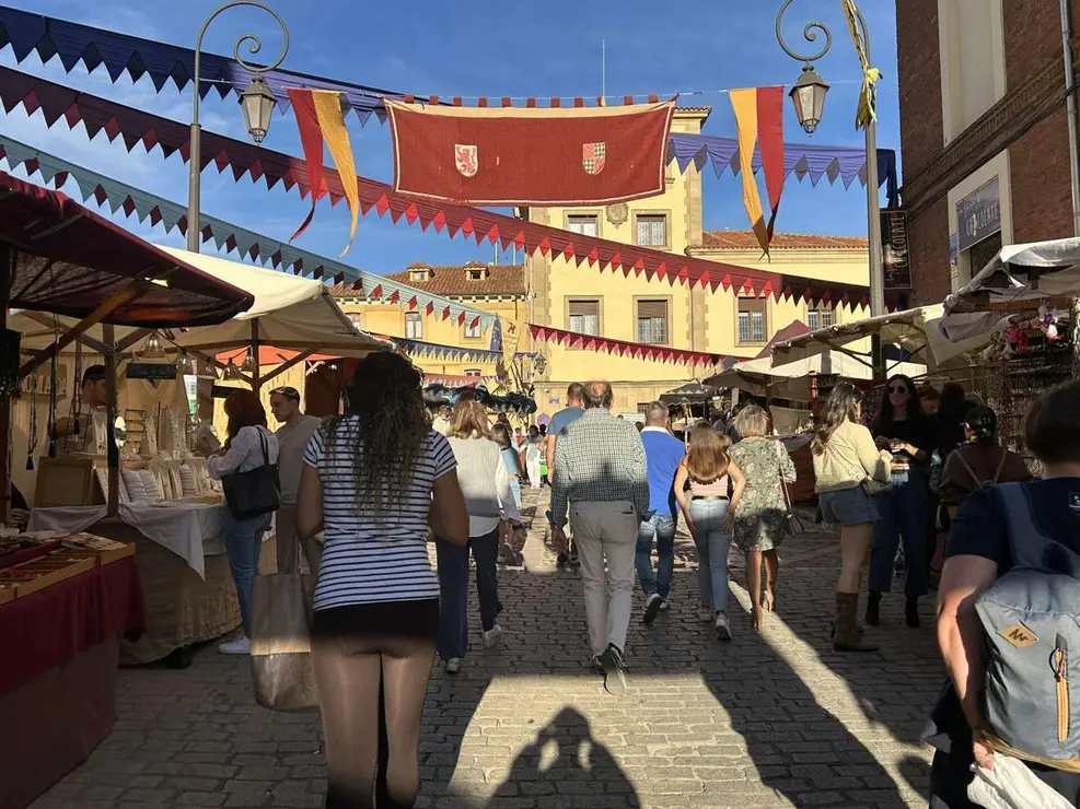Mercado de las Tres Culturas en Le&oacute;n 2025