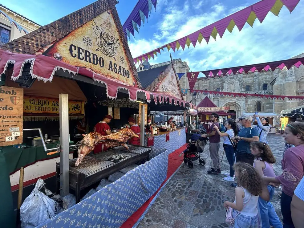 Mercado de las Tres Culturas en Le&oacute;n 2025