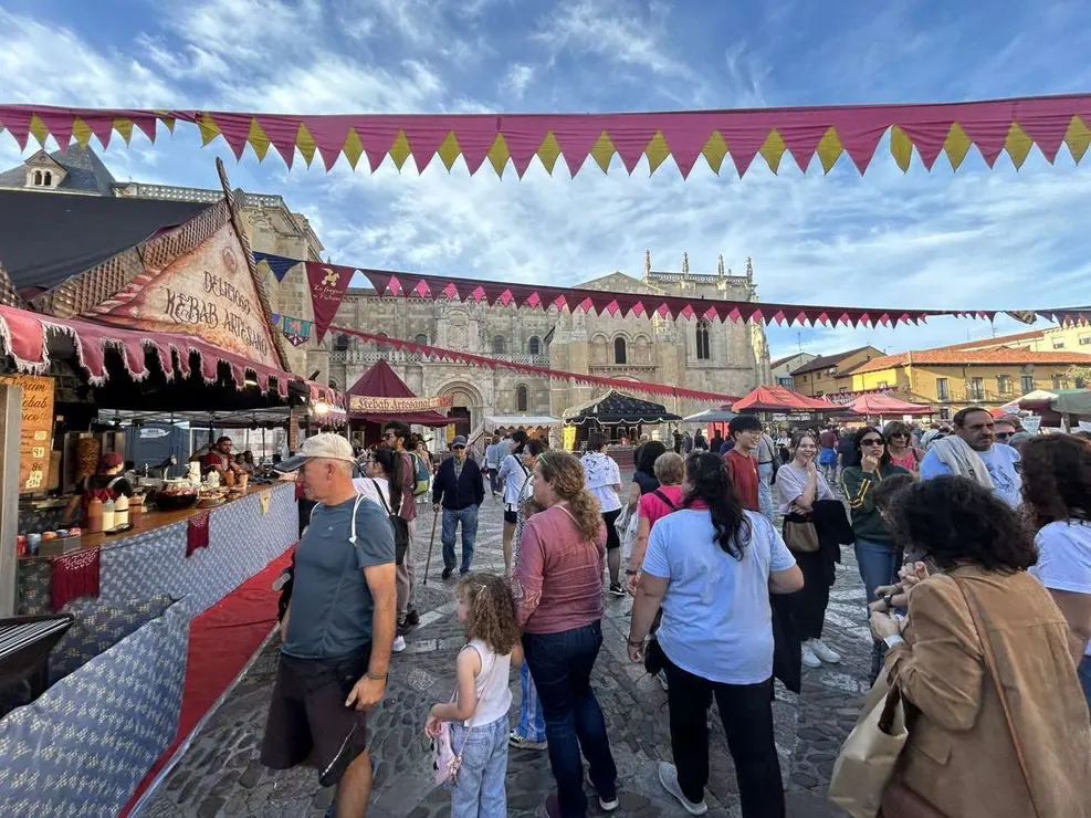 Mercado de las Tres Culturas en Le&oacute;n 2025
