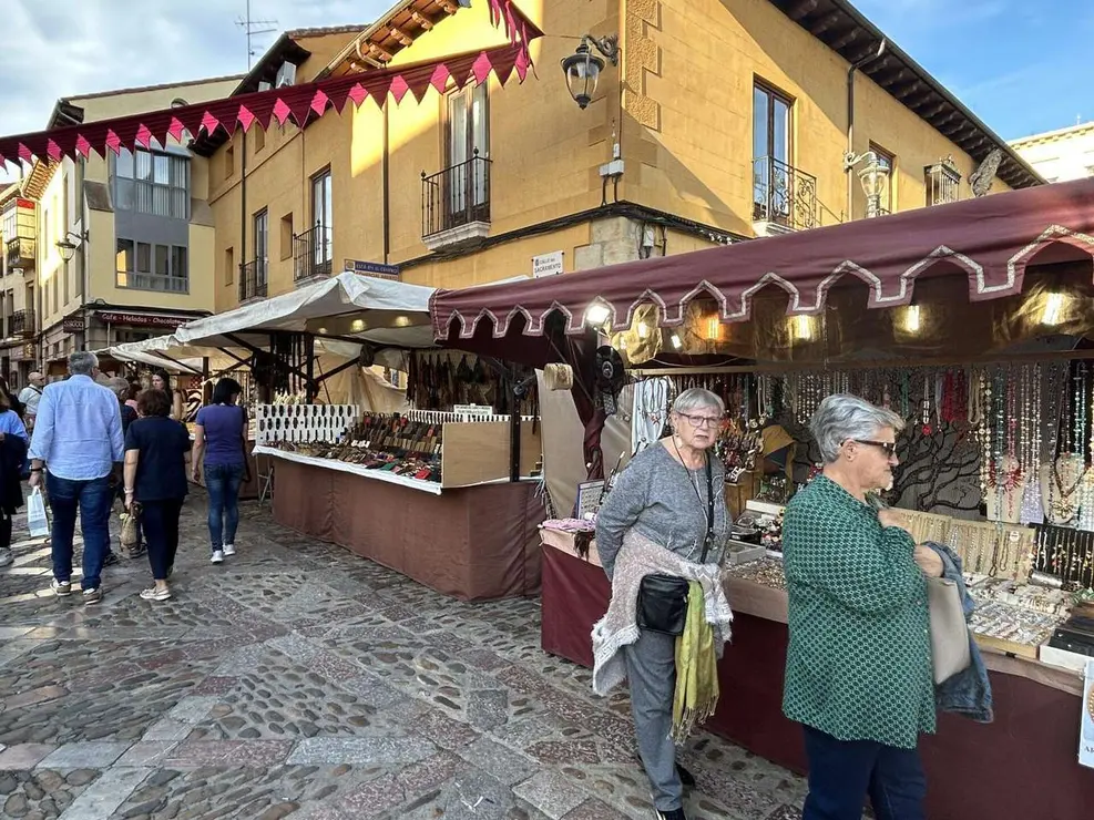Mercado de las Tres Culturas en Le&oacute;n 2025