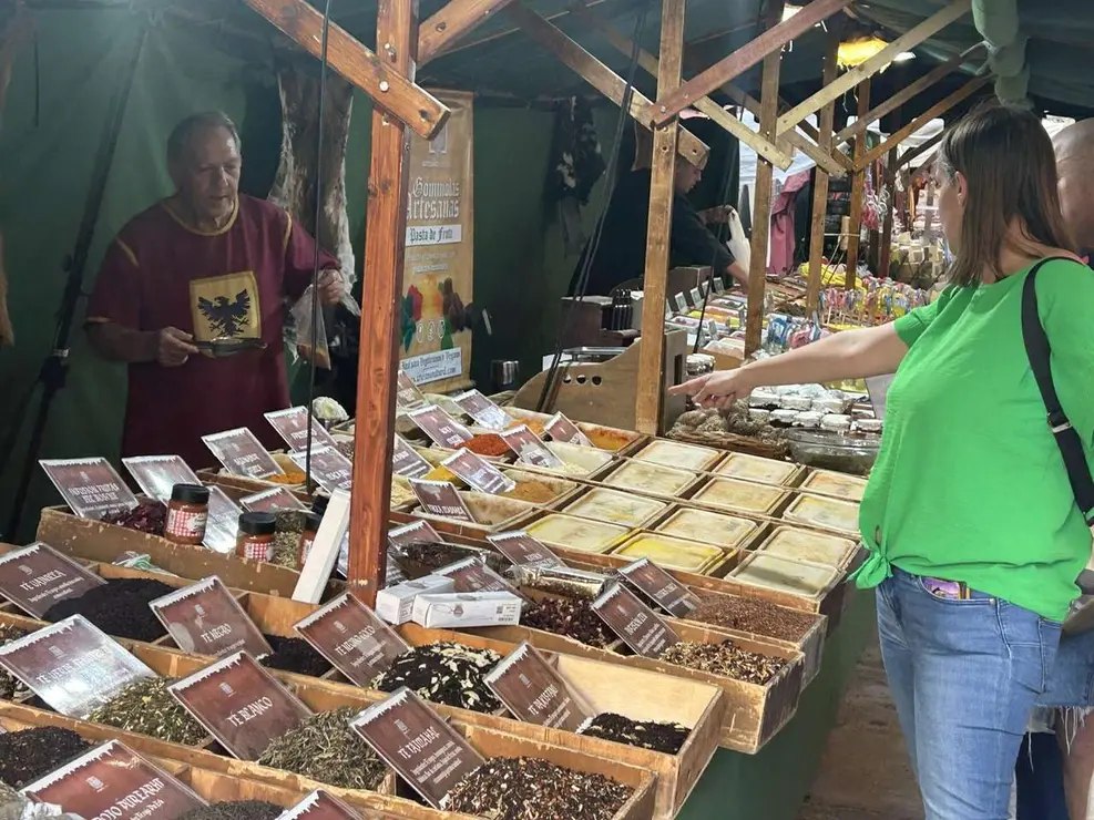 Mercado de las Tres Culturas en Le&oacute;n 2025