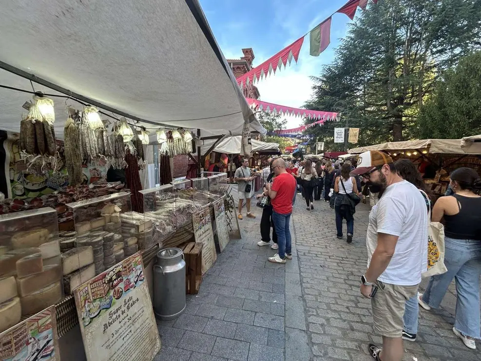 Mercado de las Tres Culturas en Le&oacute;n 2025