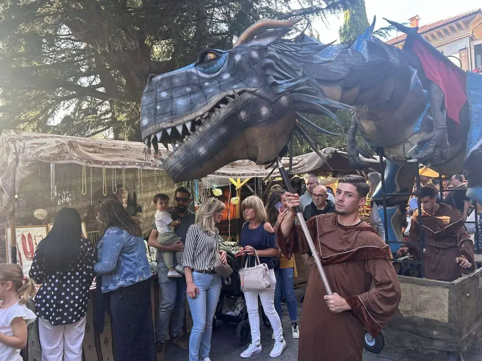 Mercado de las Tres Culturas en Le&oacute;n 2025