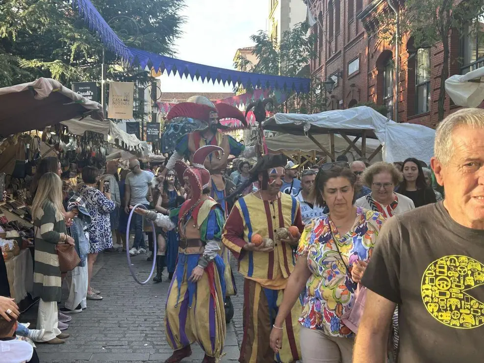 Mercado de las Tres Culturas en Le&oacute;n 2025