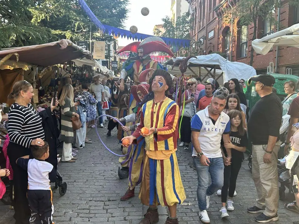 Mercado de las Tres Culturas en Le&oacute;n 2025