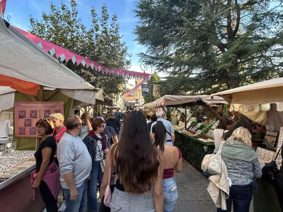 Mercado de las Tres Culturas en Le&oacute;n 2025