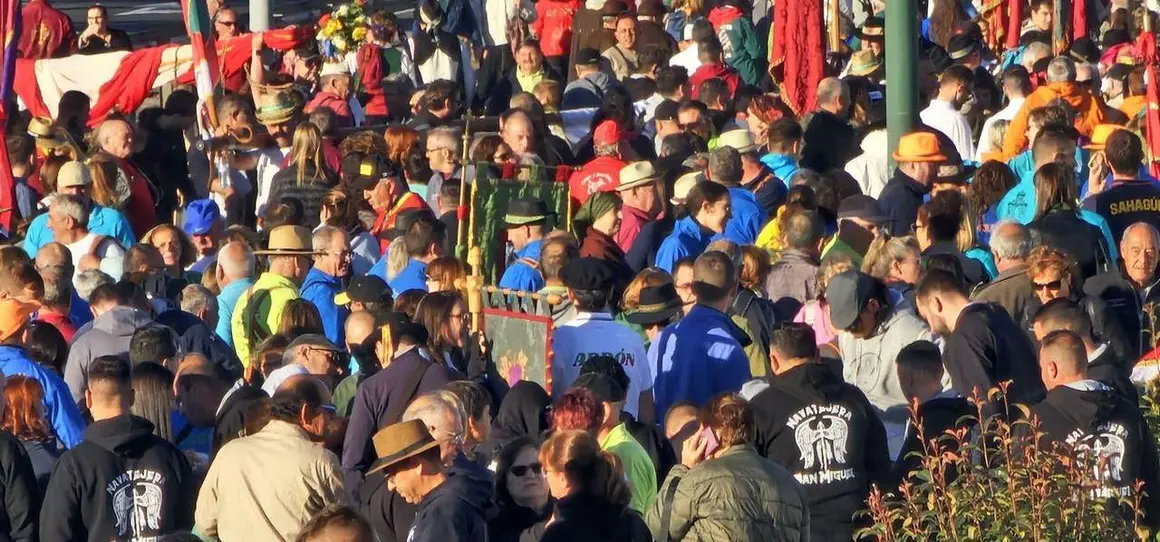 Pendones, carros y romeros participaron un a&ntilde;o m&aacute;s en la romer&iacute;a de San Froil&aacute;n | Le&oacute;n 24 Horas