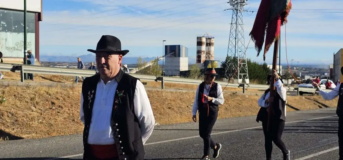 Pendones, carros y romeros participaron un a&ntilde;o m&aacute;s en la romer&iacute;a de San Froil&aacute;n | Le&oacute;n 24 Horas
