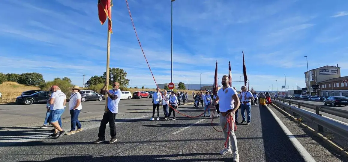 Pendones, carros y romeros participaron un a&ntilde;o m&aacute;s en la romer&iacute;a de San Froil&aacute;n | Le&oacute;n 24 Horas