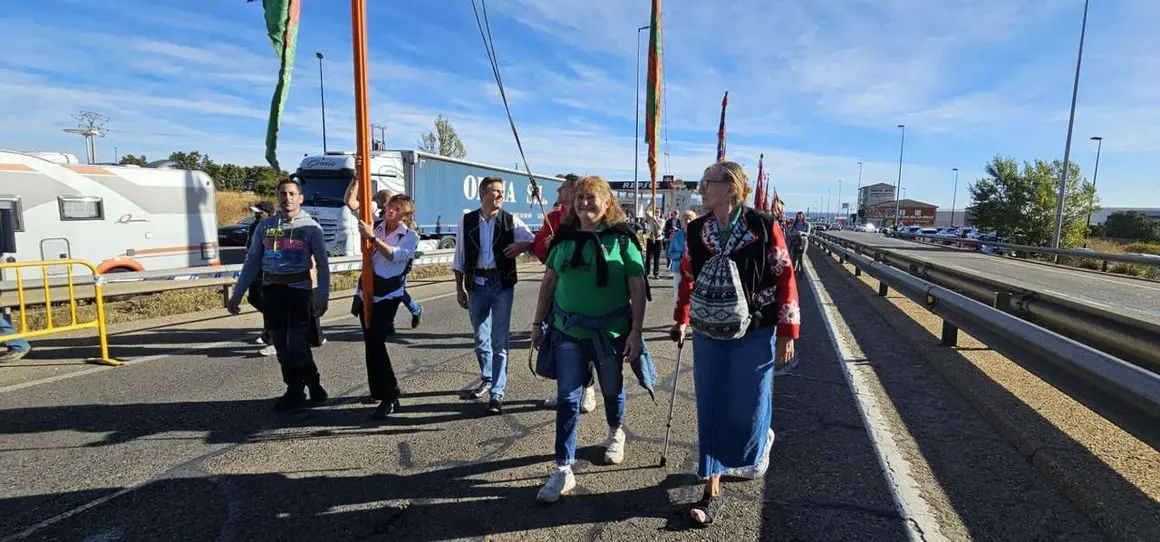 Pendones, carros y romeros participaron un a&ntilde;o m&aacute;s en la romer&iacute;a de San Froil&aacute;n | Le&oacute;n 24 Horas