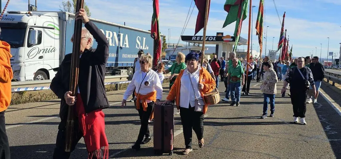 Pendones, carros y romeros participaron un a&ntilde;o m&aacute;s en la romer&iacute;a de San Froil&aacute;n | Le&oacute;n 24 Horas