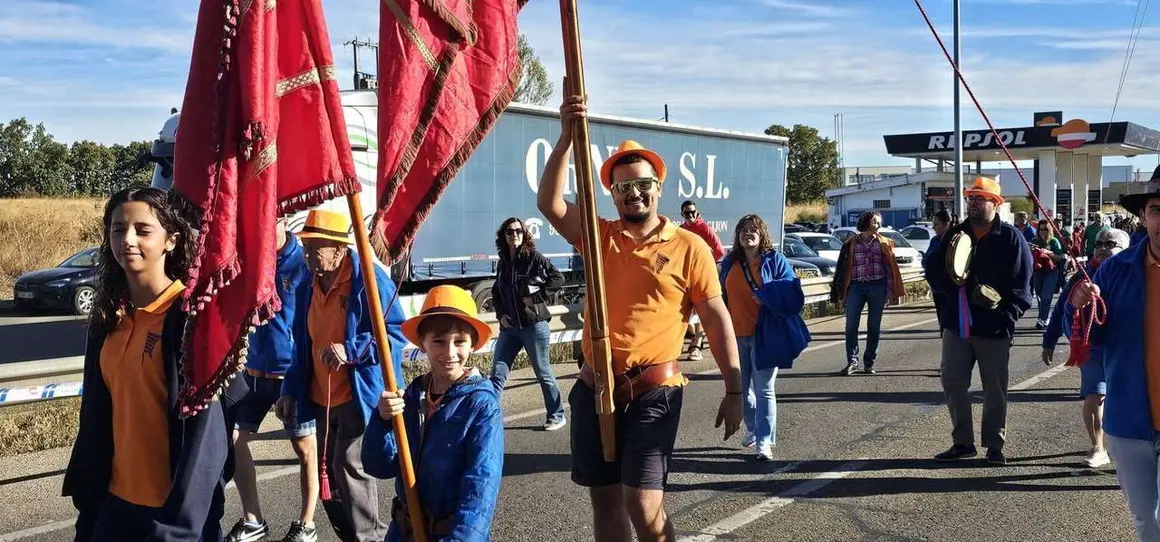 Pendones, carros y romeros participaron un a&ntilde;o m&aacute;s en la romer&iacute;a de San Froil&aacute;n | Le&oacute;n 24 Horas