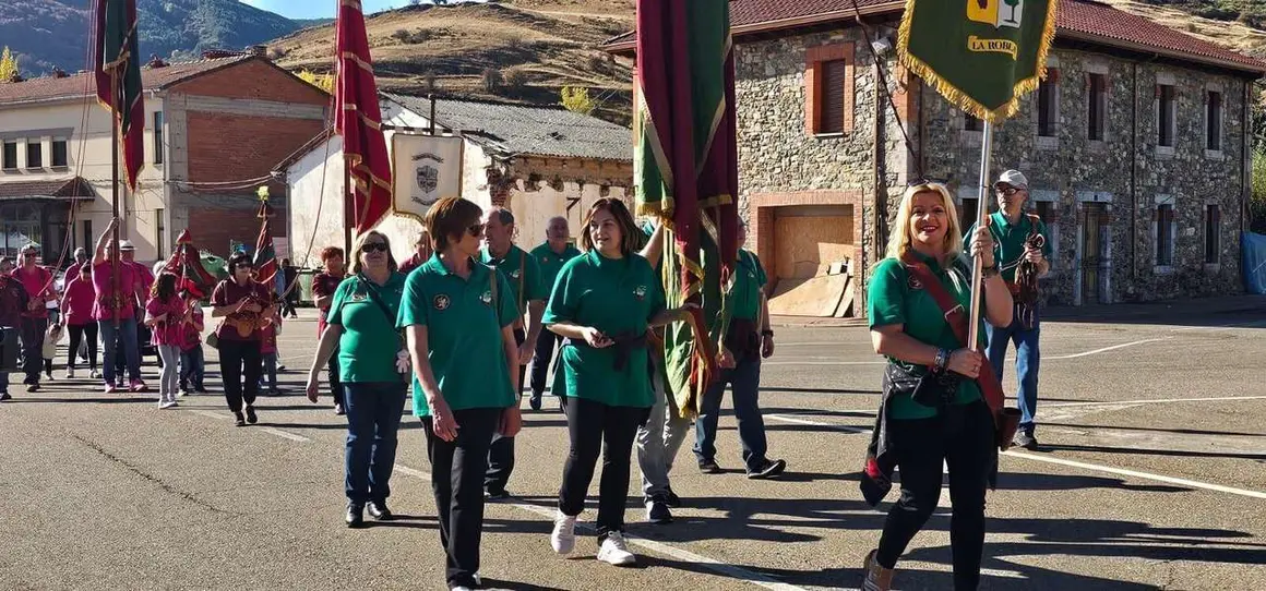 Participantes y visitantes durante la XXV Feria Tradicional de C&aacute;rmenes, que llen&oacute; el municipio de color, m&uacute;sica y tradici&oacute;n. | Le&oacute;n 24 Horas