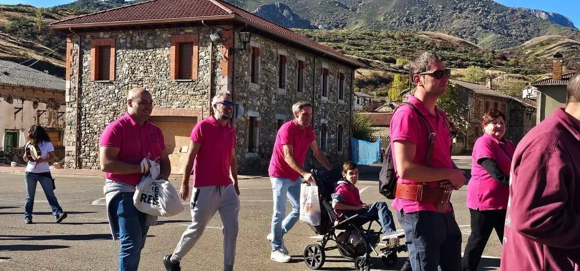 Participantes y visitantes durante la XXV Feria Tradicional de C&aacute;rmenes, que llen&oacute; el municipio de color, m&uacute;sica y tradici&oacute;n. | Le&oacute;n 24 Horas