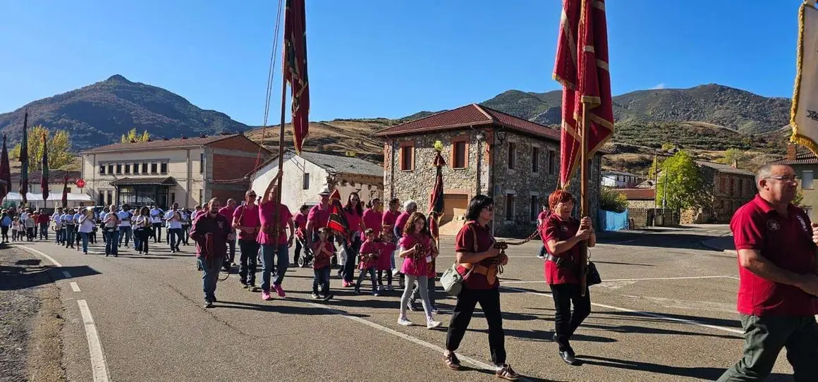 Participantes y visitantes durante la XXV Feria Tradicional de C&aacute;rmenes, que llen&oacute; el municipio de color, m&uacute;sica y tradici&oacute;n. | Le&oacute;n 24 Horas