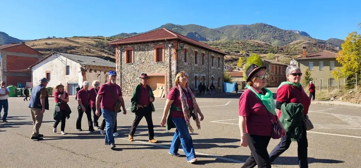 Participantes y visitantes durante la XXV Feria Tradicional de C&aacute;rmenes, que llen&oacute; el municipio de color, m&uacute;sica y tradici&oacute;n. | Le&oacute;n 24 Horas