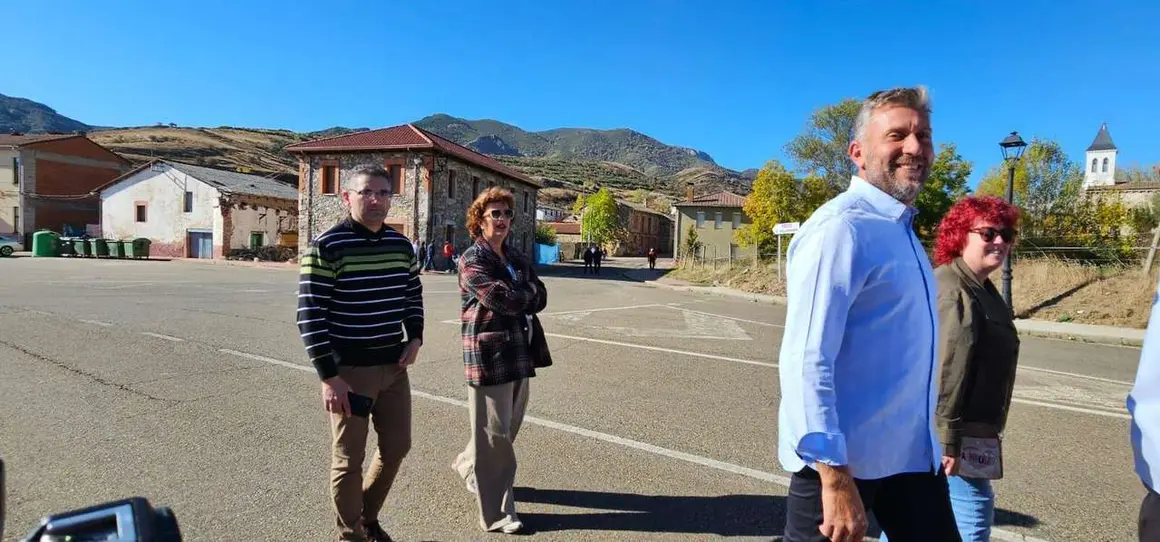 Participantes y visitantes durante la XXV Feria Tradicional de C&aacute;rmenes, que llen&oacute; el municipio de color, m&uacute;sica y tradici&oacute;n. | Le&oacute;n 24 Horas