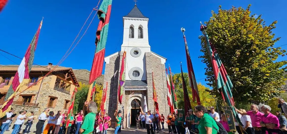 Participantes y visitantes durante la XXV Feria Tradicional de C&aacute;rmenes, que llen&oacute; el municipio de color, m&uacute;sica y tradici&oacute;n. | Le&oacute;n 24 Horas