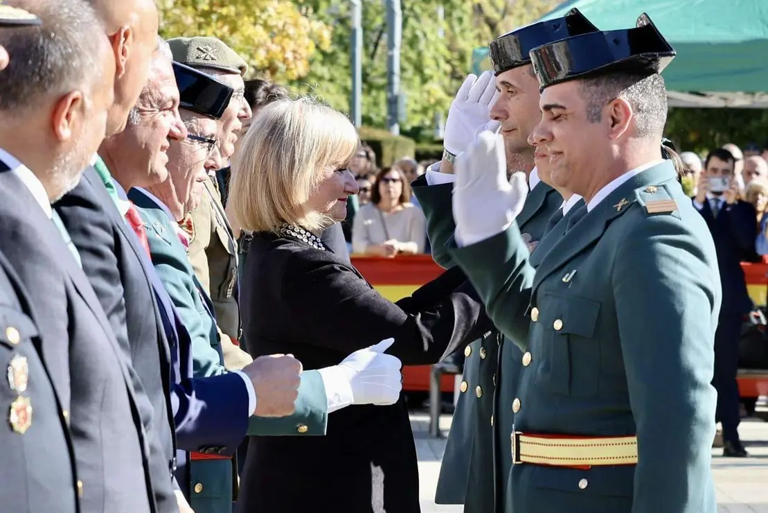 Autoridades y Guardia Civil en el acto del Pilar en San Marcos. | Le&oacute;n 24 Horas. Campillo ICAL