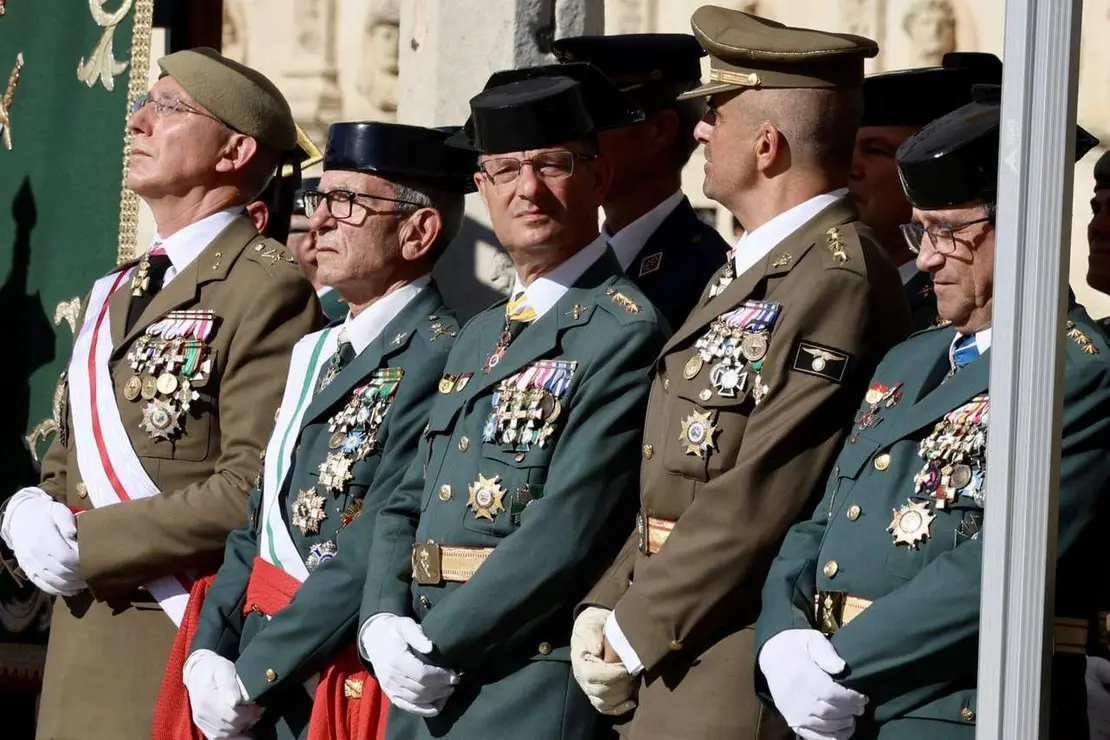 Autoridades y Guardia Civil en el acto del Pilar en San Marcos. | Le&oacute;n 24 Horas. Campillo ICAL