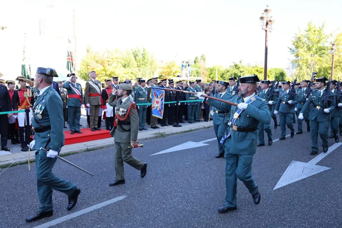 Autoridades y Guardia Civil en el acto del Pilar en San Marcos. | Le&oacute;n 24 Horas. Campillo ICAL