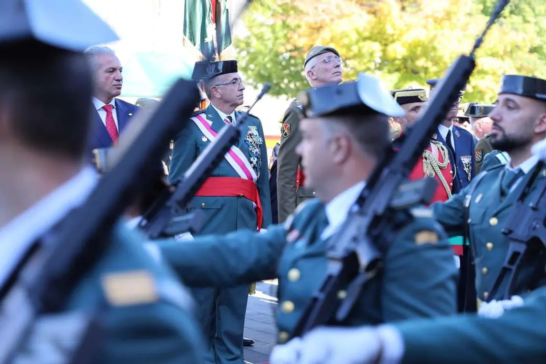 Autoridades y Guardia Civil en el acto del Pilar en San Marcos. | Le&oacute;n 24 Horas. Campillo ICAL