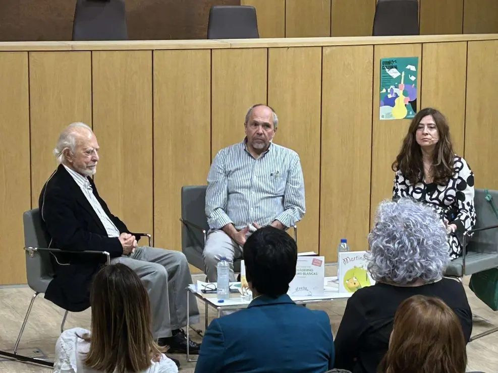 Jos&eacute; Mar&iacute;a y Ana Merino durante el encuentro literario &ldquo;Dos miradas creativas&rdquo;. Le&oacute;n 24 horas.