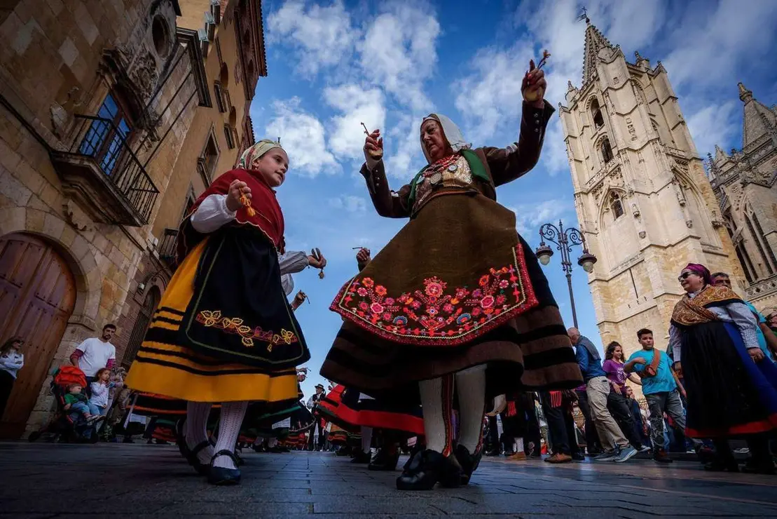 Bailes frente a la Pulchra &mdash; Pedro Javier D&iacute;az Barrera