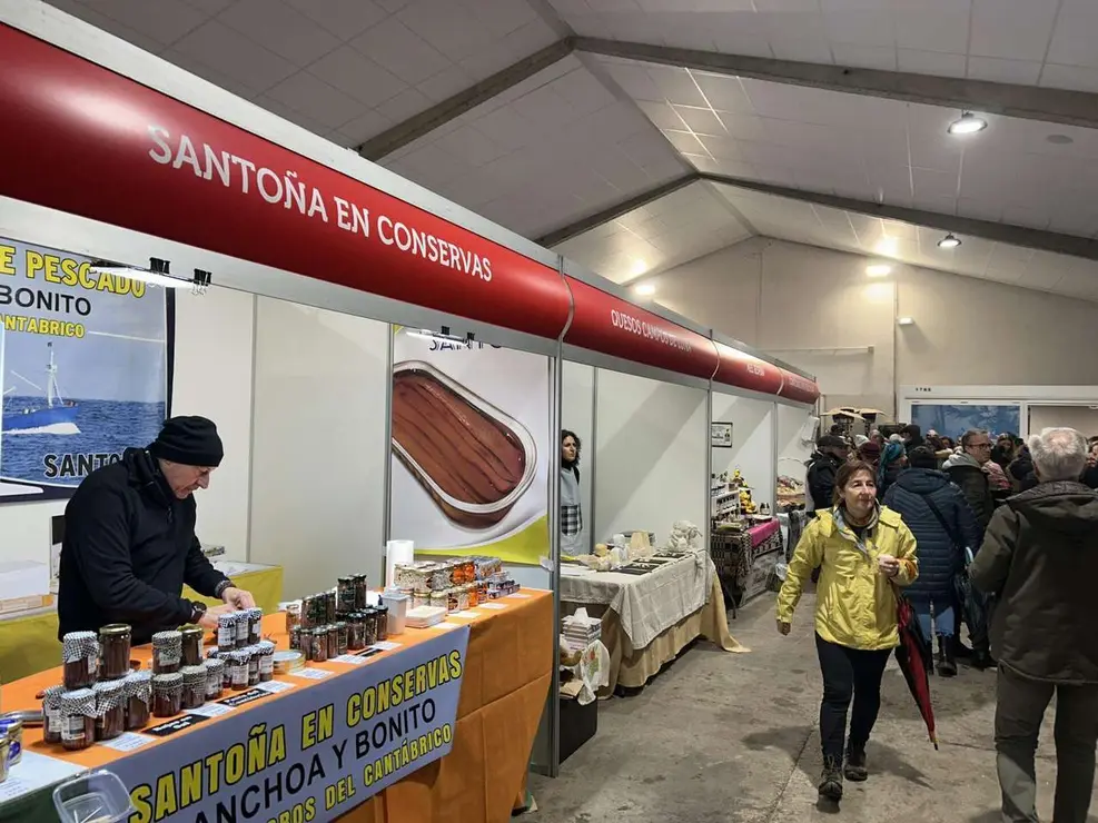 Ambiente en el recinto ferial de las  XXVIII Jornadas de la Matanza en Puebla de Lillo. Le&oacute;n 24 horas.