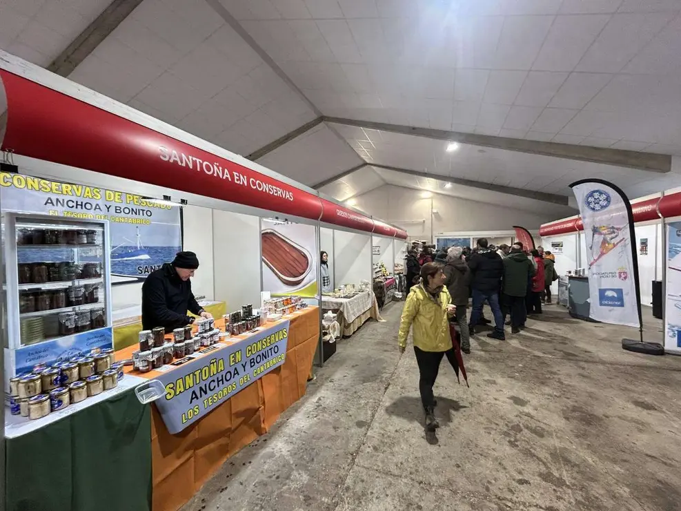 Ambiente en el recinto ferial de las  XXVIII Jornadas de la Matanza en Puebla de Lillo. Le&oacute;n 24 horas.