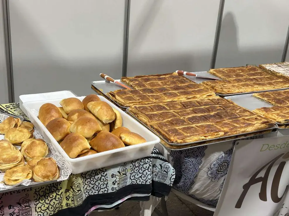 Ambiente en el recinto ferial de las  XXVIII Jornadas de la Matanza en Puebla de Lillo. Le&oacute;n 24 horas.