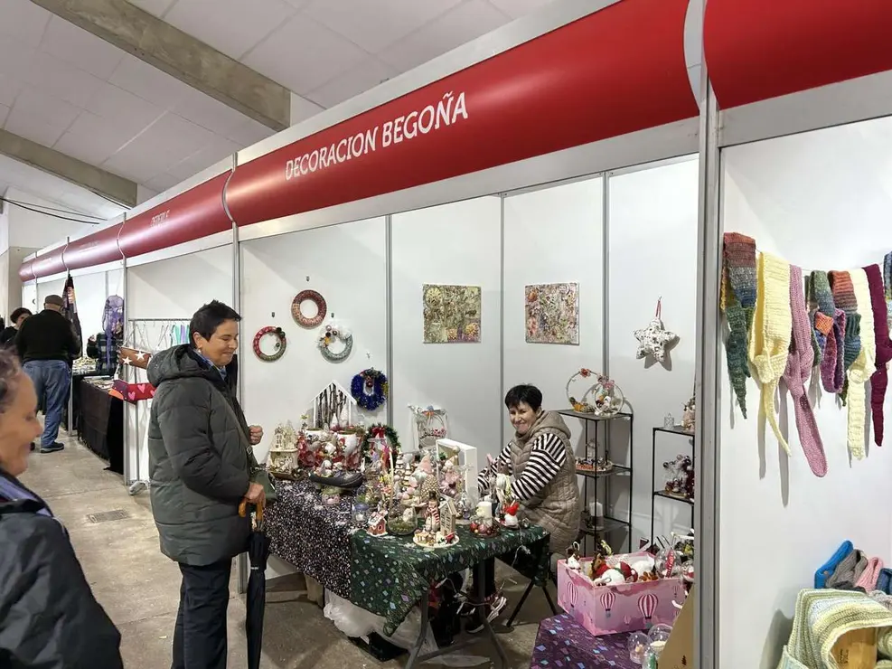 Ambiente en el recinto ferial de las  XXVIII Jornadas de la Matanza en Puebla de Lillo. Le&oacute;n 24 horas.