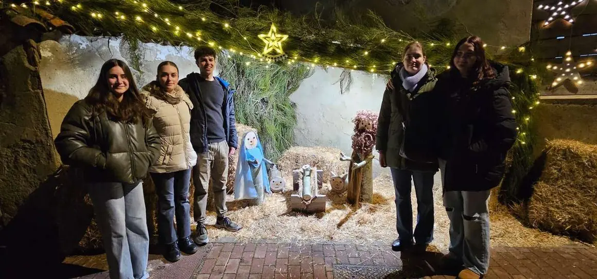 Ambiente navide&ntilde;o en C&aacute;rmenes durante el encendido de luces y la inauguraci&oacute;n del Bel&eacute;n de Playmobil. Le&oacute;n 24 horas.