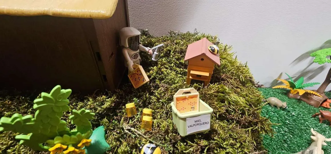 Ambiente navide&ntilde;o en C&aacute;rmenes durante el encendido de luces y la inauguraci&oacute;n del Bel&eacute;n de Playmobil. Le&oacute;n 24 horas.